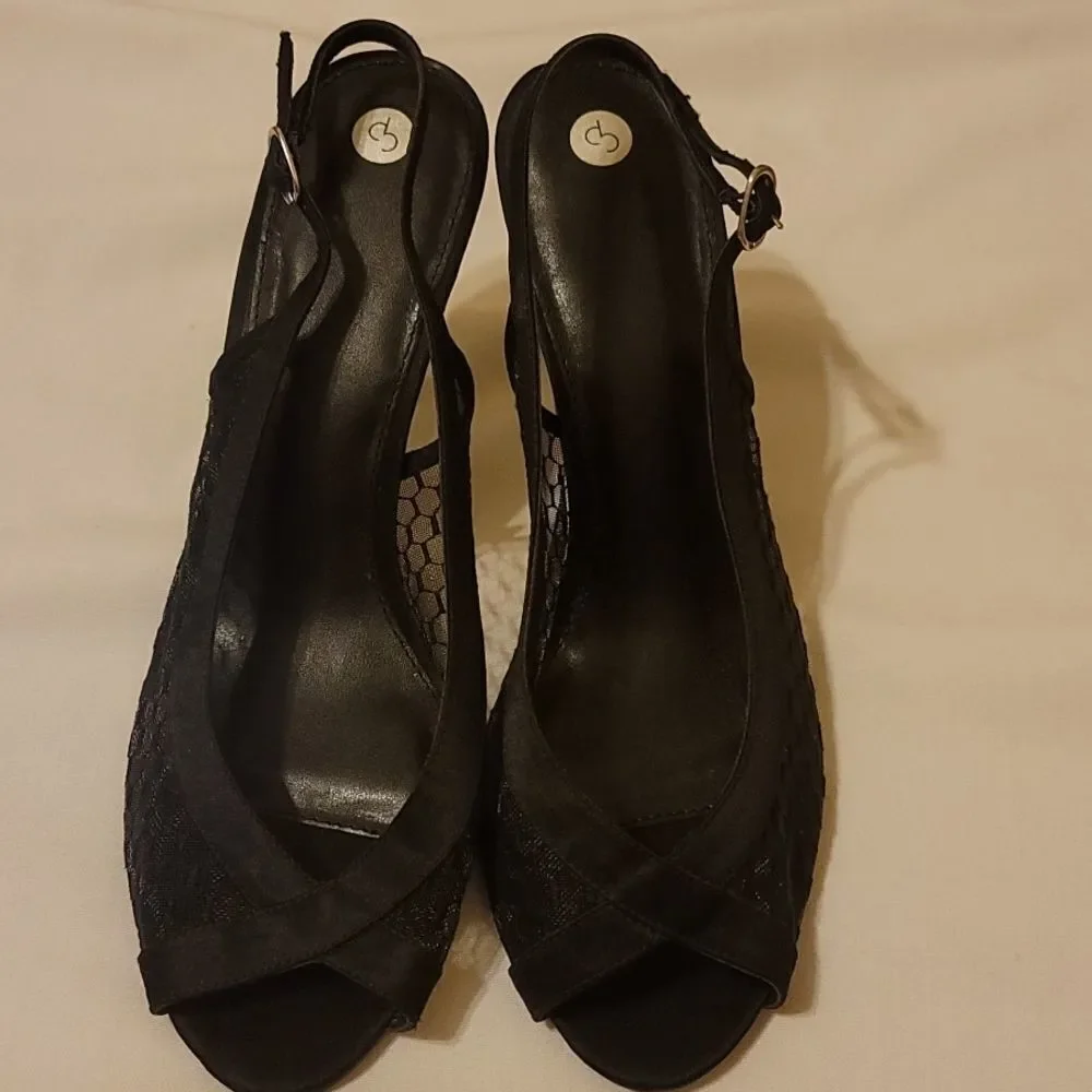 CP honeycomb lace heels size 10‎